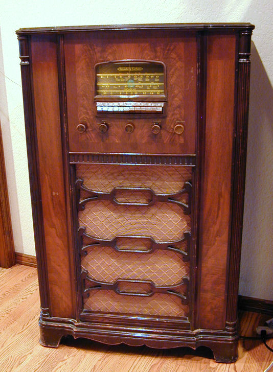 1936 STROMBERG CARLSON MODEL 225-H OLD WOOD ANTIQUE TUBE RADIO