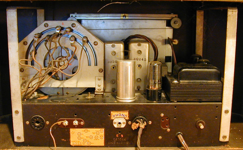 Stromberg-Carlson Model 440M Console Radio (1939). 
